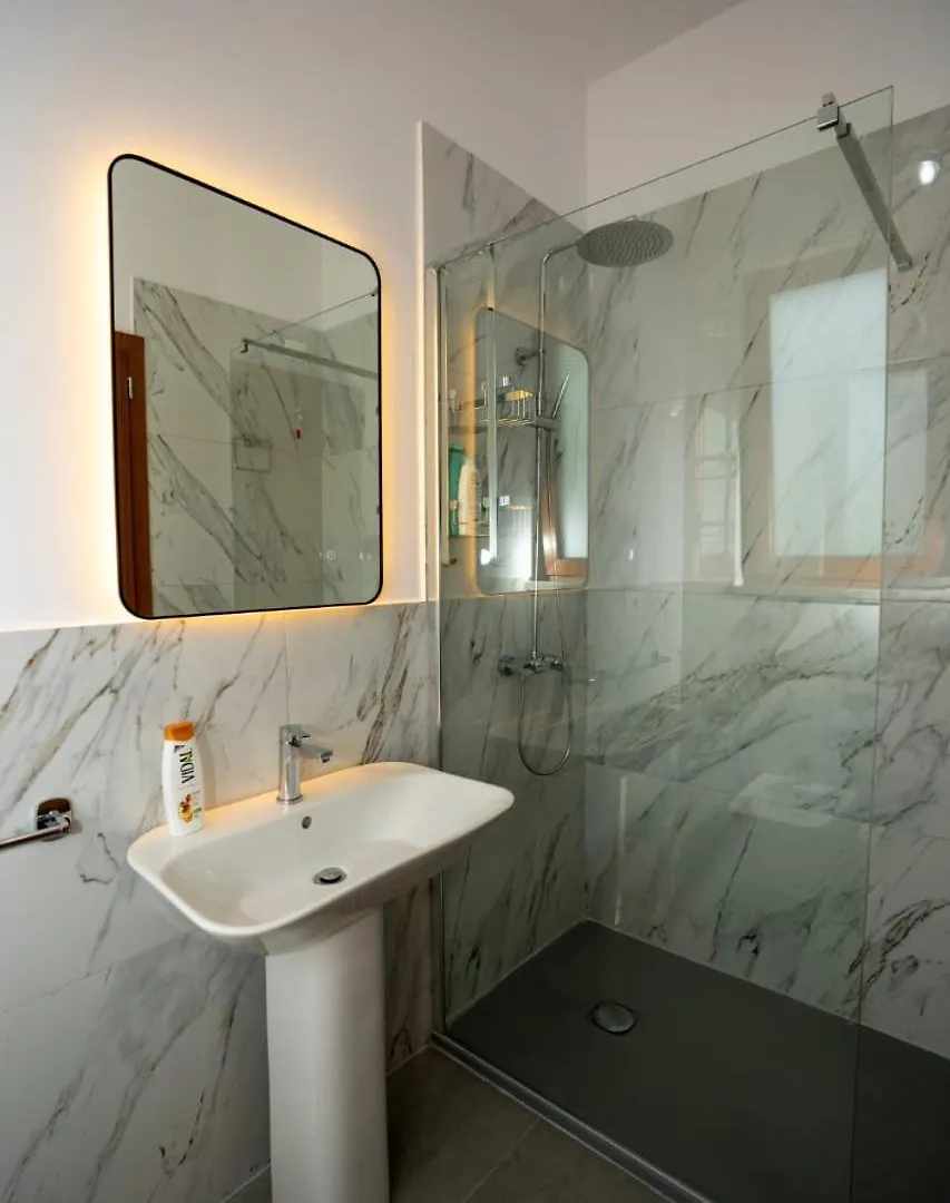 Hotel Guesthouse Veni I Gjyshit Nderlysaj