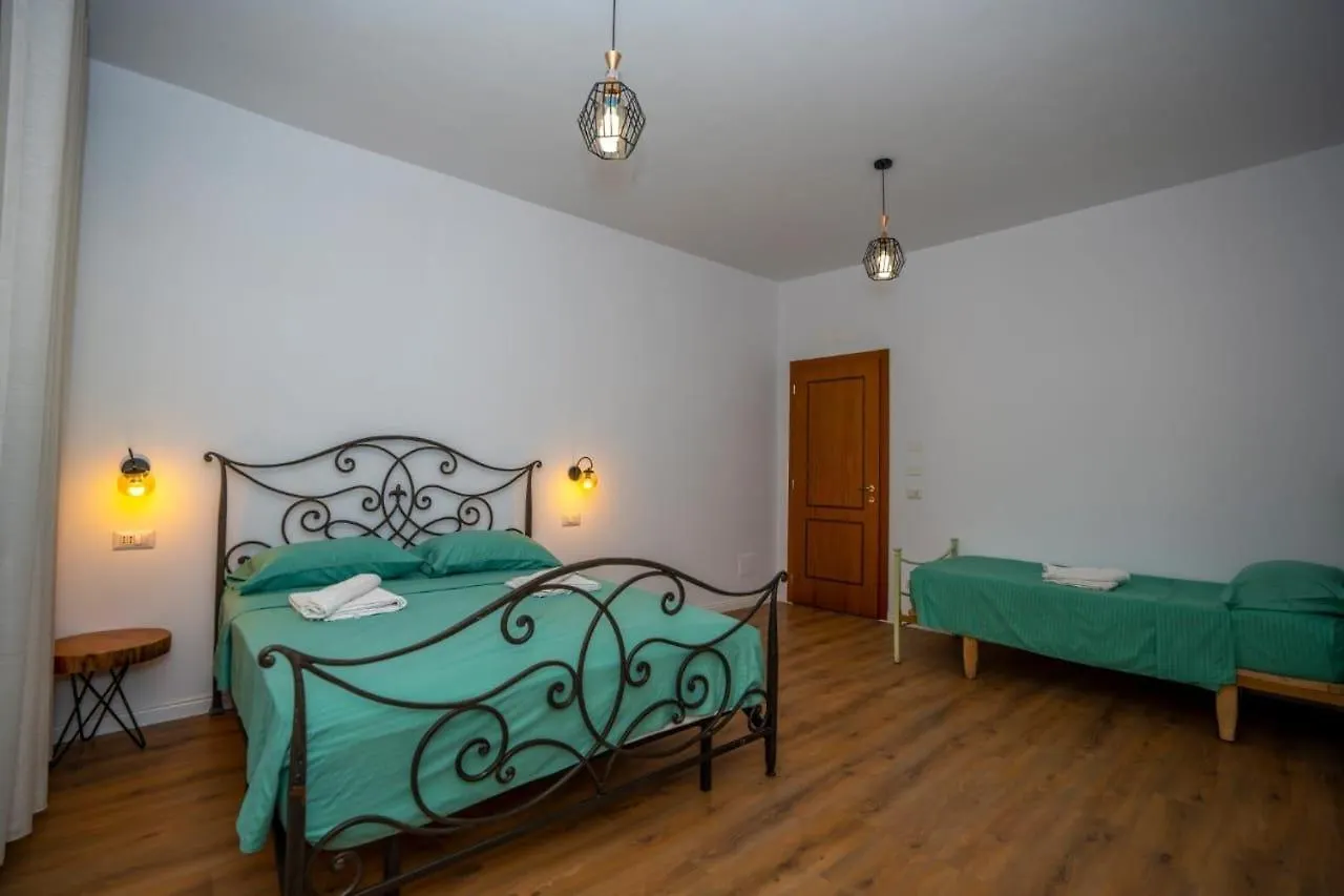 Guesthouse Veni I Gjyshit Nderlysaj Hotel