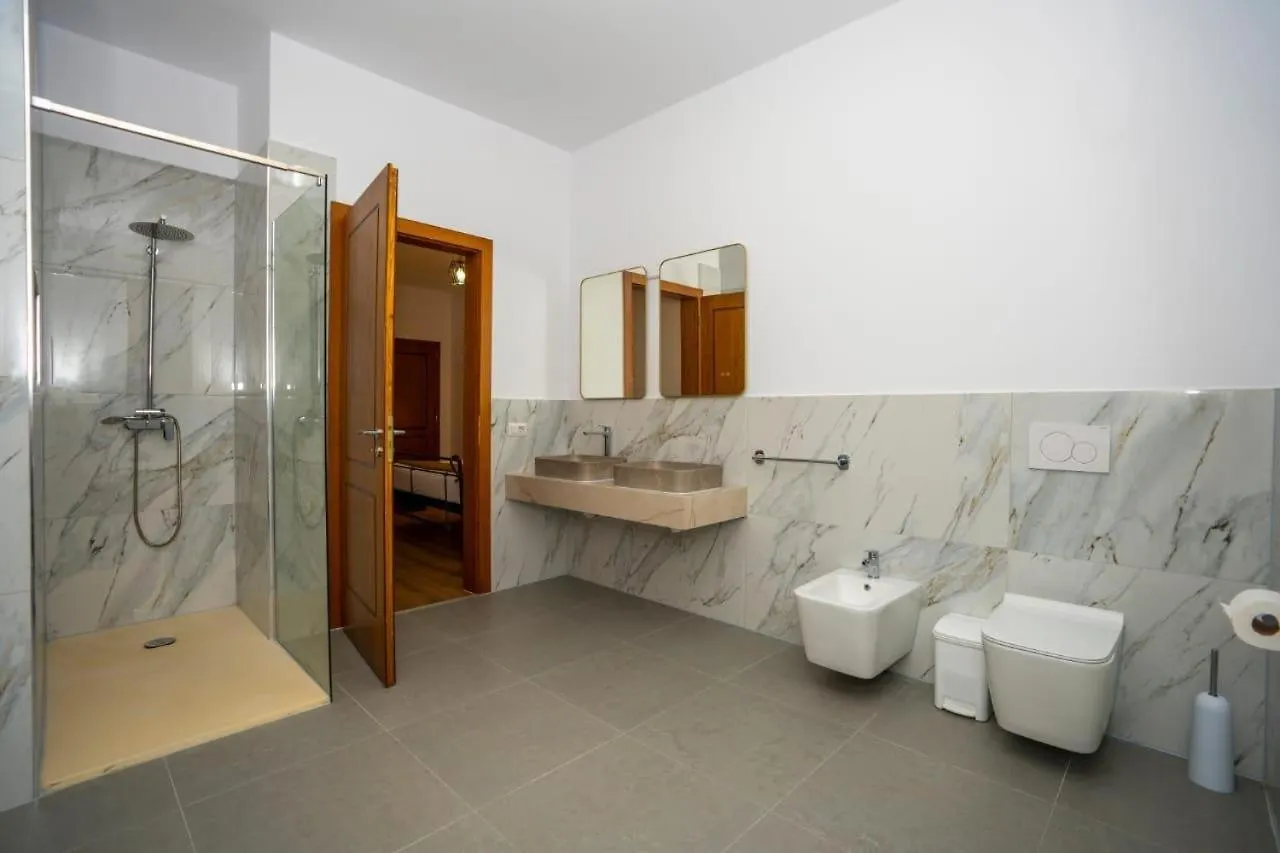 Nderlysaj Guesthouse Veni I Gjyshit מלון