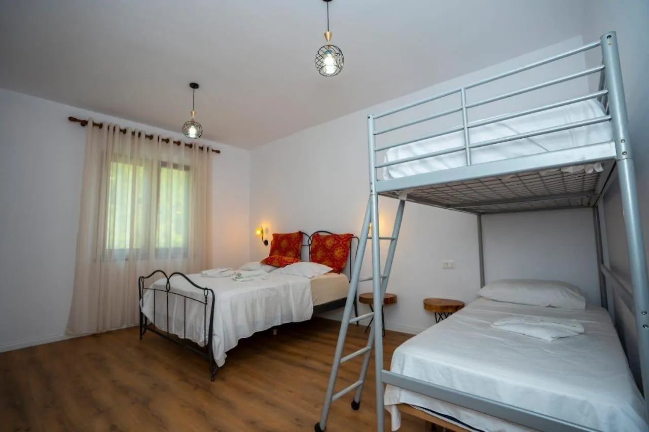 מלון Nderlysaj Guesthouse Veni I Gjyshit