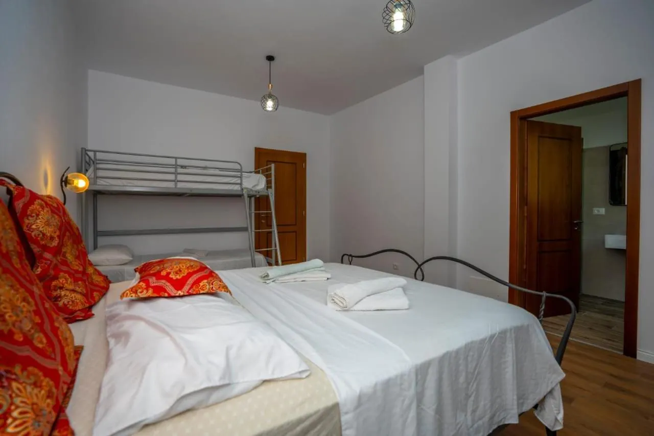 Guesthouse Veni I Gjyshit Nderlysaj