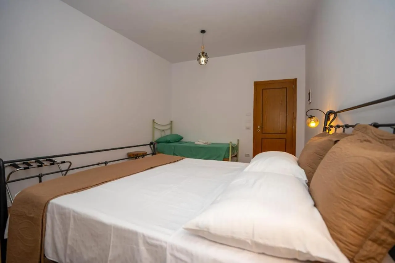 Guesthouse Veni I Gjyshit Nderlysaj Hotel